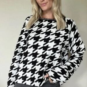 NWT SIX/FIFTY Black & White Super Soft Boxy Fit Sweater in size M